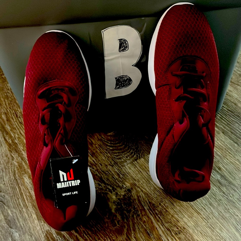 Maiitrip, men's size 12, burgundy and white, never worn
